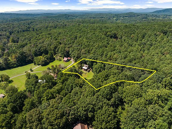 5th image of 104 Blue Mountain Ln