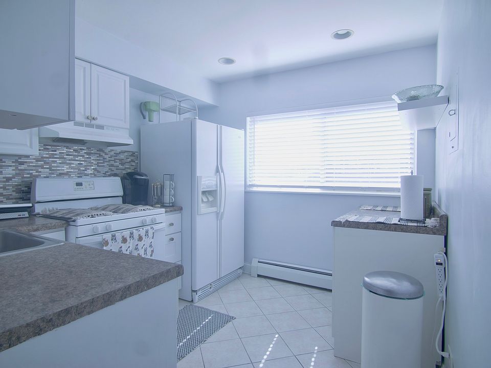 2nd image of 706 Marilyn Ave APT 110