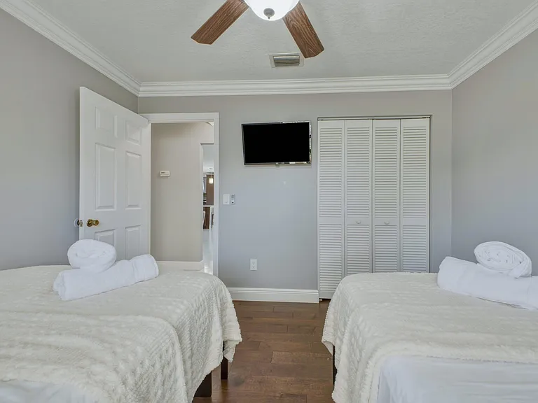 1127 Sea Pines Way — Photo 4