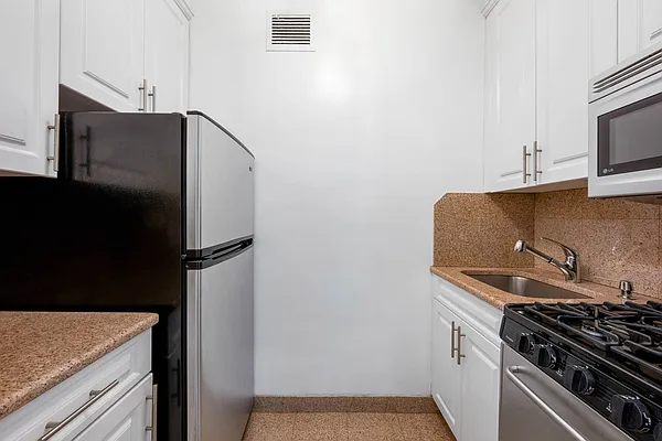 Rented by Compass | media 14