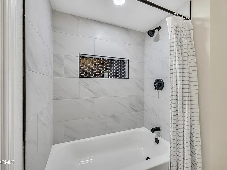 8830 W Saint John Rd — Photo 17