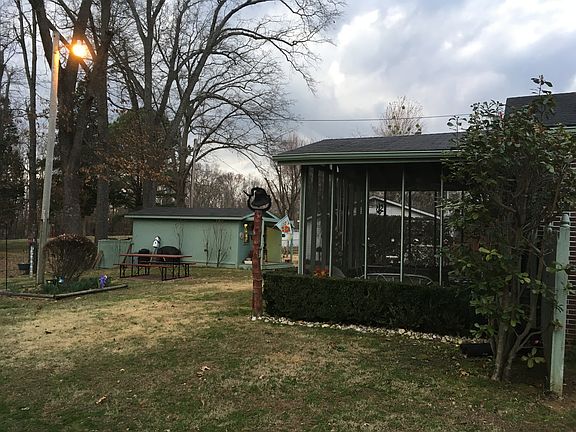4th image of 278 S Parkway St