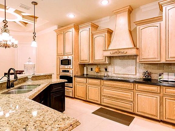 5th image of 725 Barton Dr