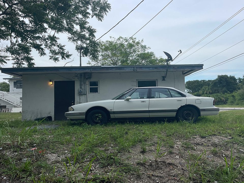 1st image of 3210-3220 41st St