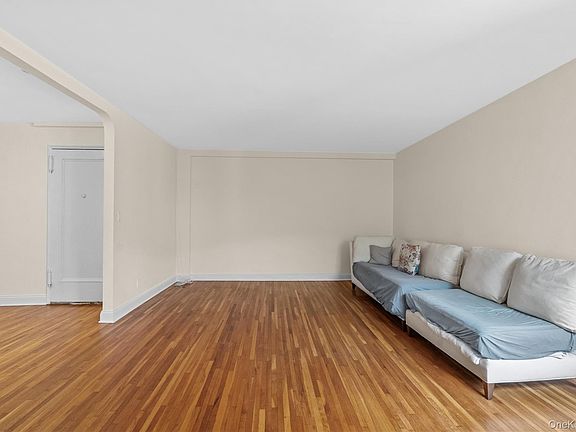 5th image of 142 Garth Road #4Q