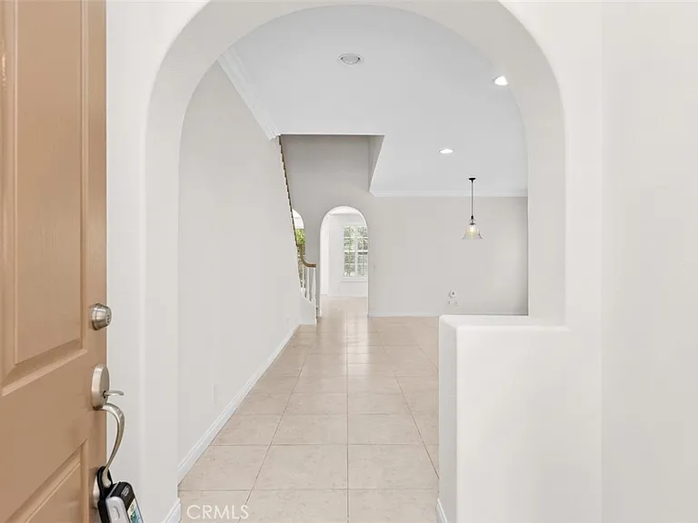 82 Laurelhurst Dr — Photo 3