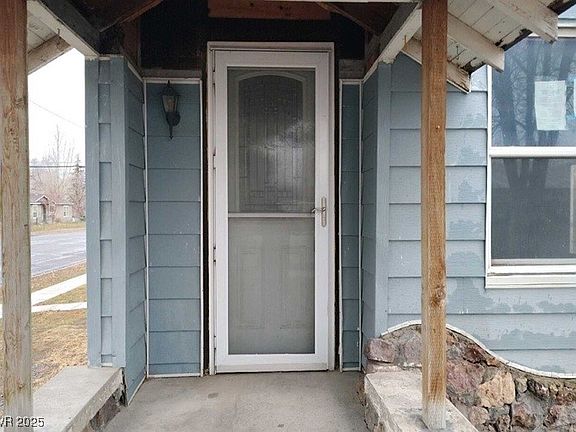 4th image of 403 4th St