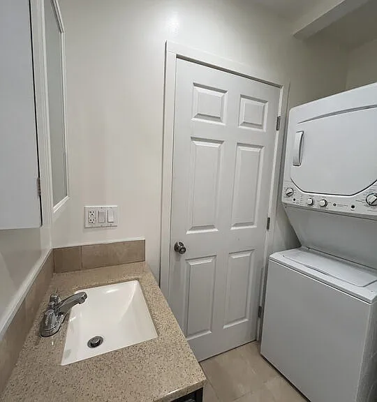 3901 S Orange Dr — Photo 14