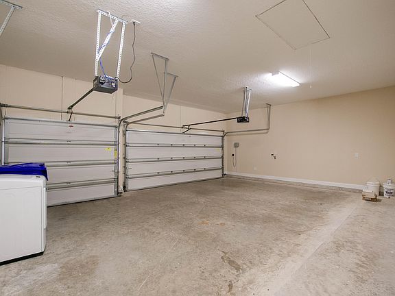 5th image of 339 Royal Lake Dr
