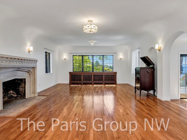 1805 NW Blue Ridge Dr