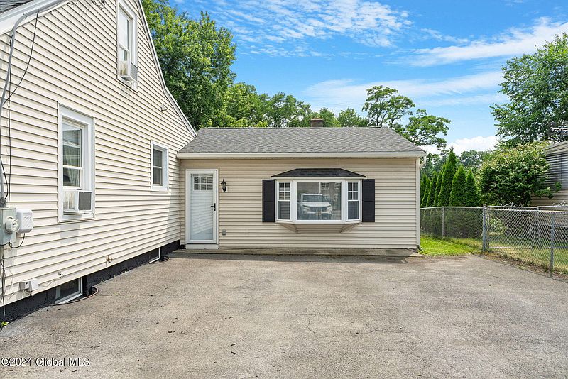 5th image of 623 Mariaville Road