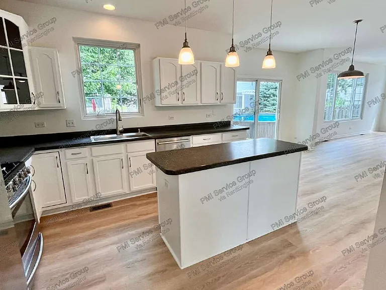 1523 Schumacher Dr — Photo 3