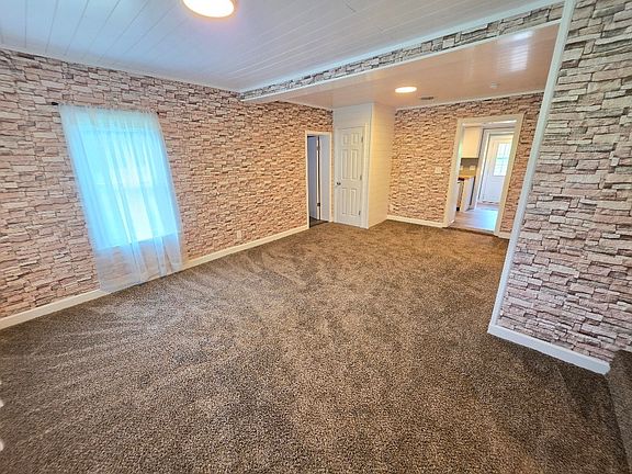 5th image of 97 Robincrest Ln