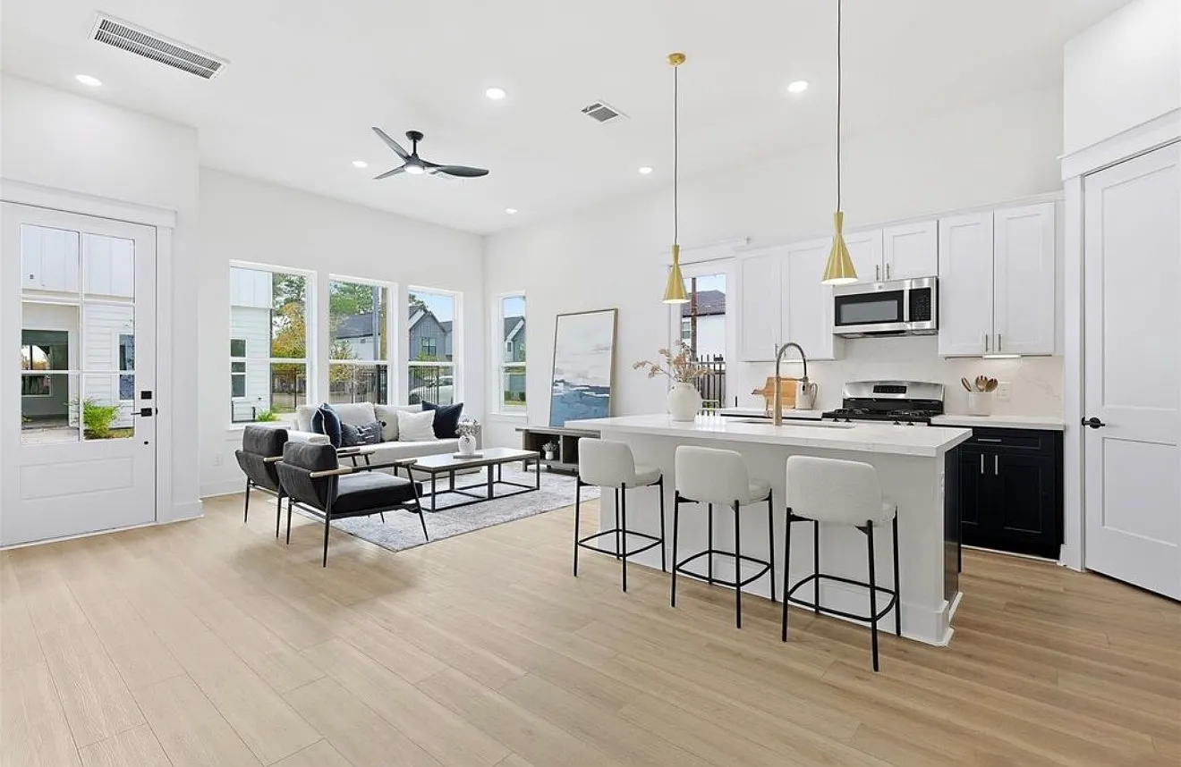 3 bed, 2.5 bath, 1560 sqft, $2,499 — Photo 1