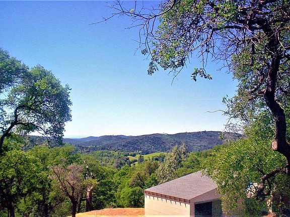 3rd image of 1070 Trails End Dr