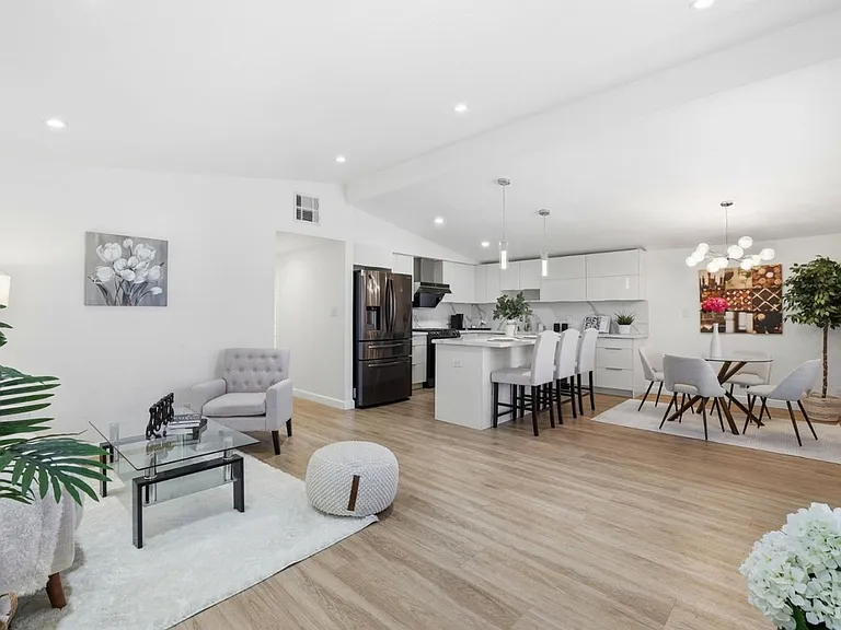 1800 Seaview Dr — Photo 2