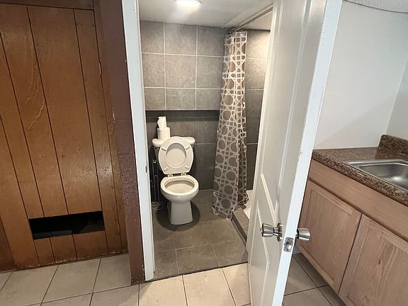 5th image of 3264 Parkview Ave