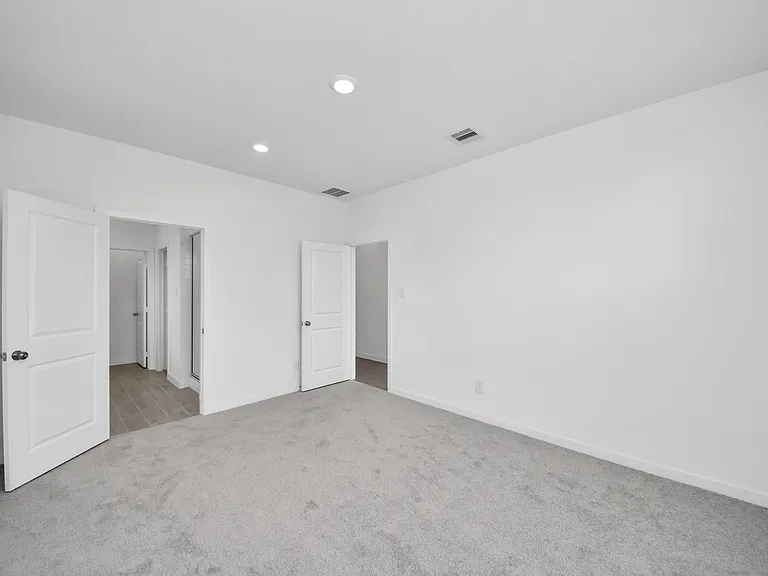 29515 Pondview Dr — Photo 31