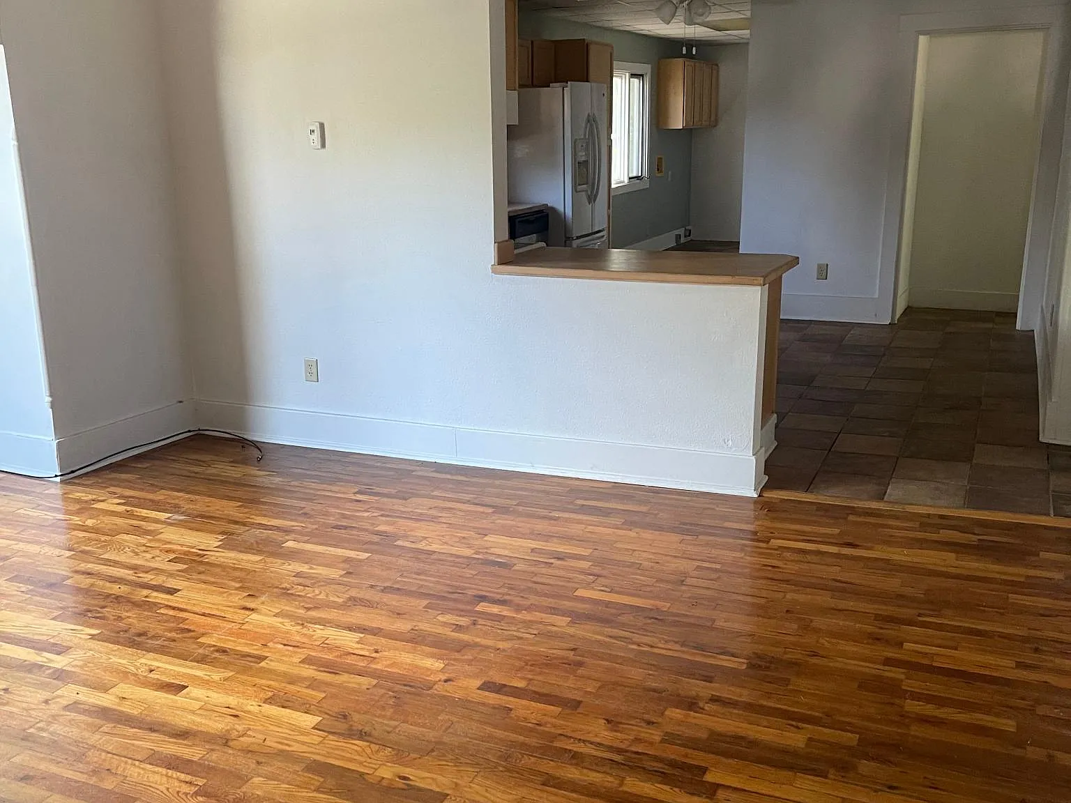 3 bed, 1.5 bath, 1266 sqft, $1,300 — Photo 3