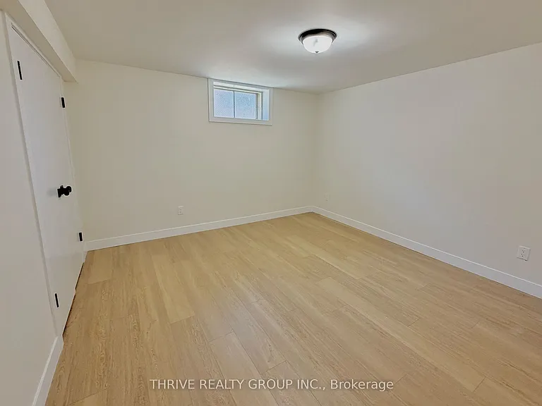 444 Ridgewood Cres #LOWER — Photo 14