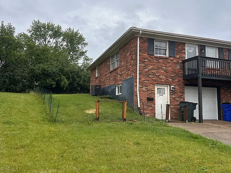 1274 Centre Pkwy — Photo 3