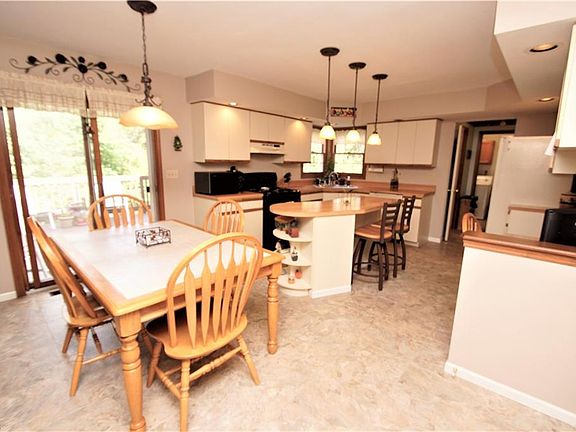 4th image of 19323 Spinnaker Cir