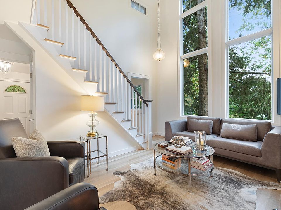 1st image of 31 Brook Dr