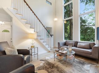 31 Brook Dr, Stony Brook, NY 11790