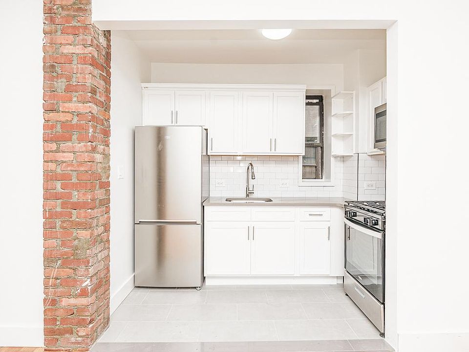 1st image of 381 Berry St APT 3e