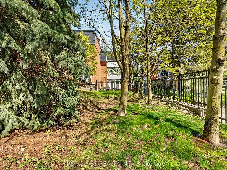 96 George Henry Blvd #38 — Photo 23