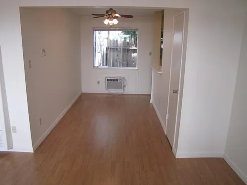 1729 G St #3 Photo 1
