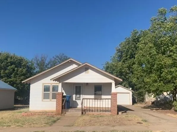 318 N College St, Cordell, OK 73632