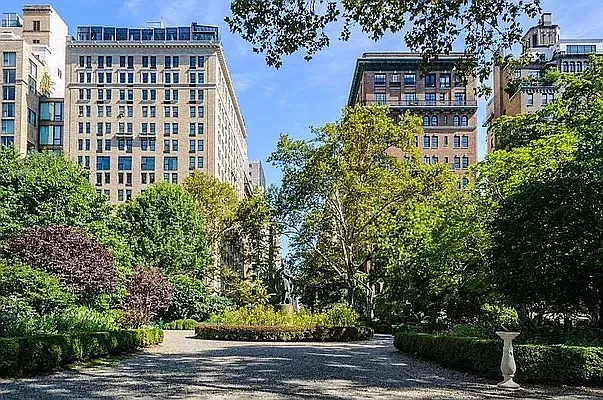 Sold by Compass | media 9