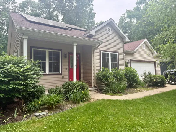 64754 Winterwoods Dr, Lawton, MI 49065