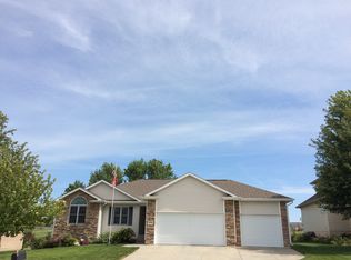 6710 Meursault Dr, Lincoln, NE 68526