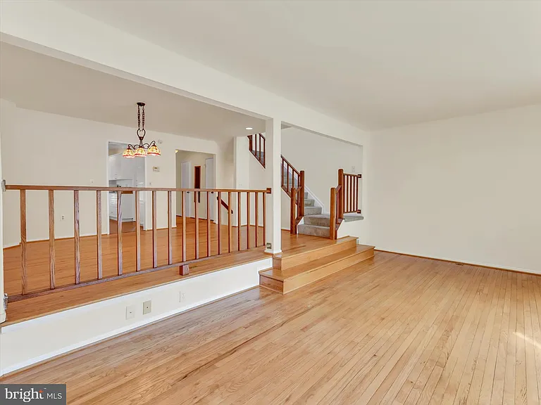 31 Valerian Ct — Photo 12
