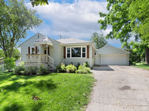 20 E Oak St, Lake In The Hills, IL 60156