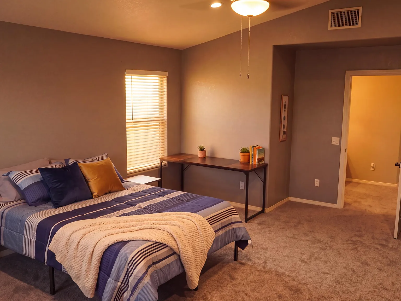 4 bed, 2.5 bath, 2200 sqft, $1,940 — Photo 1