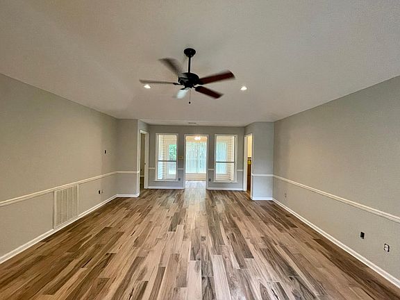 2nd image of 425 39th St