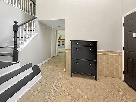 3rd image of 705 Sonja Ave