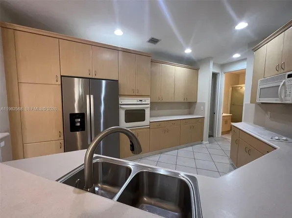 2816 Kinsington Cir #28-1, Fort Lauderdale, FL 33332