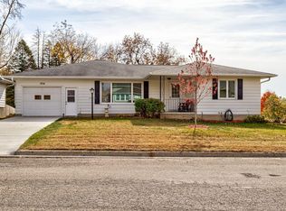 304 3rd St SE, State Center, IA 50247