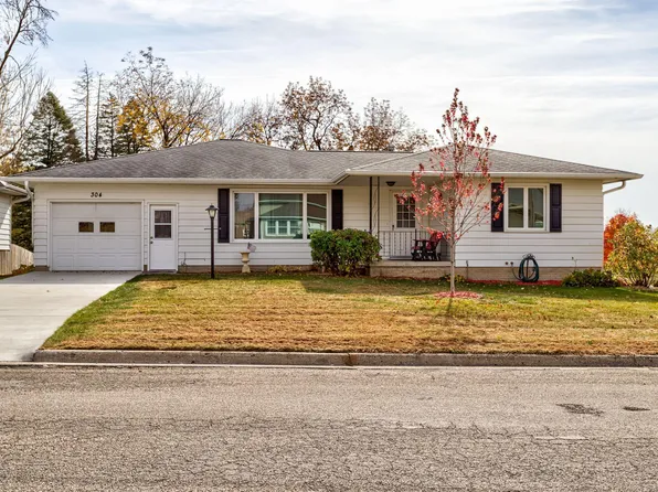304 3rd St SE, State Center, IA 50247