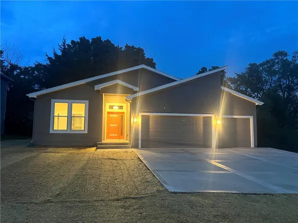 2320 NE 72nd St, Kansas City, MO 64118