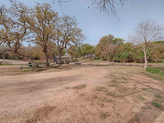 3rd image of 543 N Shorewood Dr