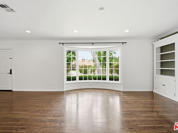 4th image of 4954 Mammoth Ave