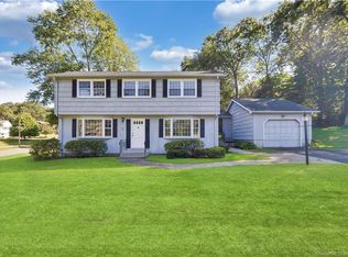 8 Hillside Manor Ave, Vernon, CT 06066