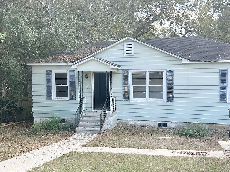 1st image of 643 W 8th Ave