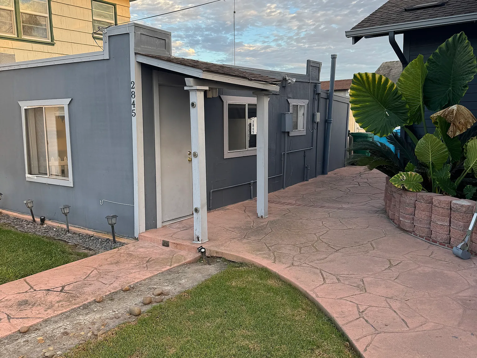 Studio, $1,800 — Photo 2