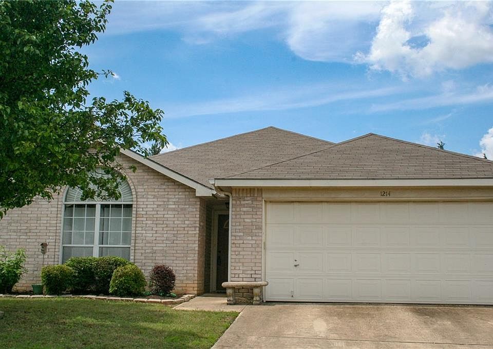 1st image of 1214 Hidden Oaks Dr